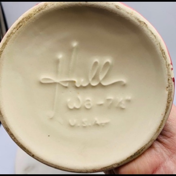 Vintage HULL Vase - Picture 3 of 3